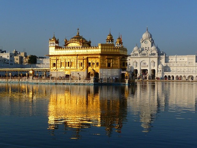 Visione di un Tempio d’Oro circondato dall’acqua
